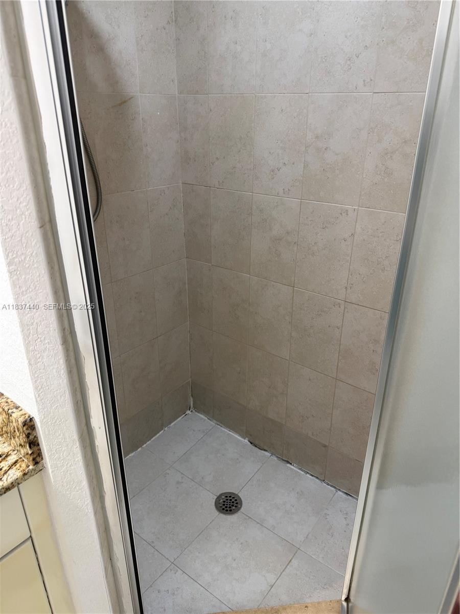 Royal Poinciana Hollywood, FL 33020 - Photo 17 of 30