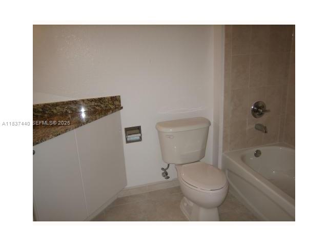 Royal Poinciana Hollywood, FL 33020 - Photo 19 of 30 Bathroom