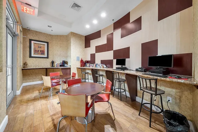 $3,300 | Royal Poinciana, Hollywood, FL 33020