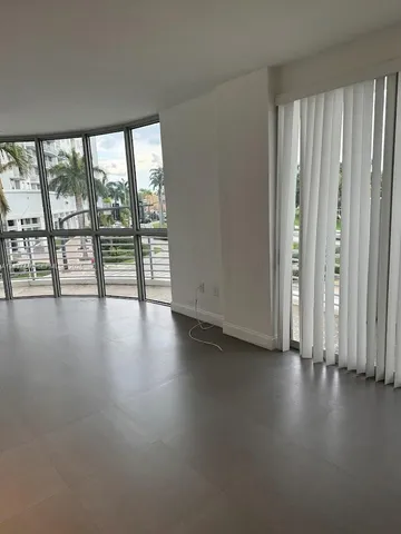 $3,300 | Royal Poinciana, Hollywood, FL 33020