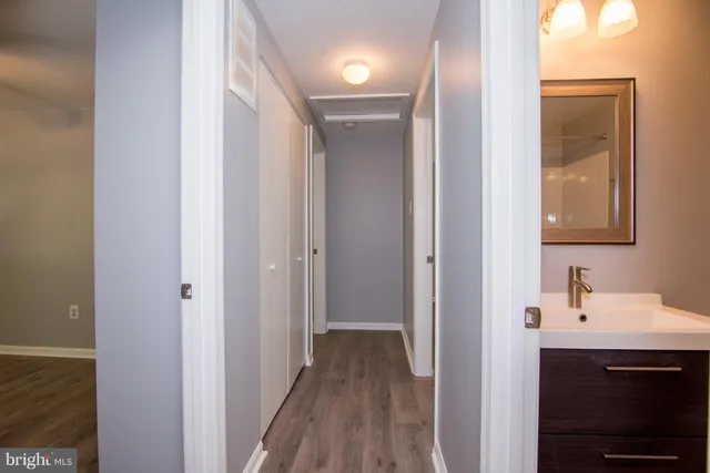 a en suite bathroom with a sink mirror and vanity