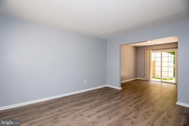 a bathroom with a toilet and a bathtub