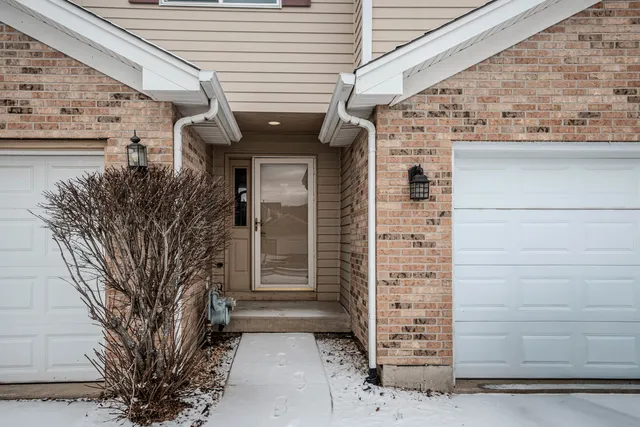 $2,300 | 226 East Conley Drive, Elburn, IL 60119