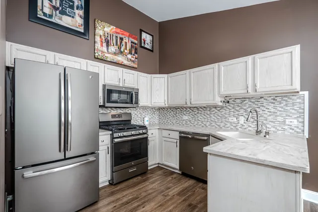 $2,300 | 226 East Conley Drive, Elburn, IL 60119