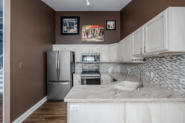 $2,300 | 226 East Conley Drive, Elburn, IL 60119