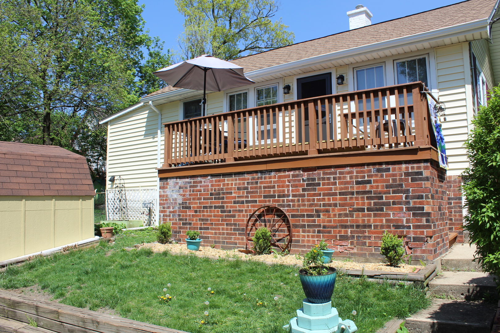 8409 Balder Drive Cary, IL 60013 - Photo 4 of 23 a front view of a house with garden