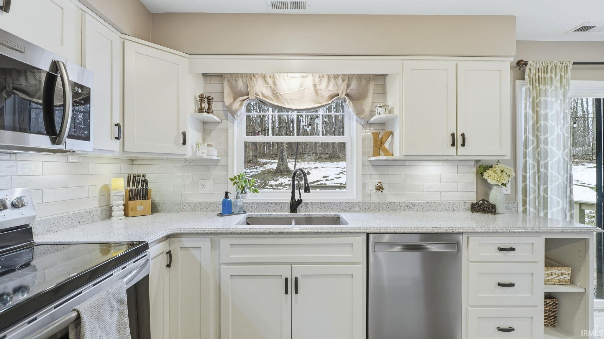 1306 East Cedar Canyons Road Fort Wayne, IN 46845 - Photo 10 of 29 Gallery Image 10