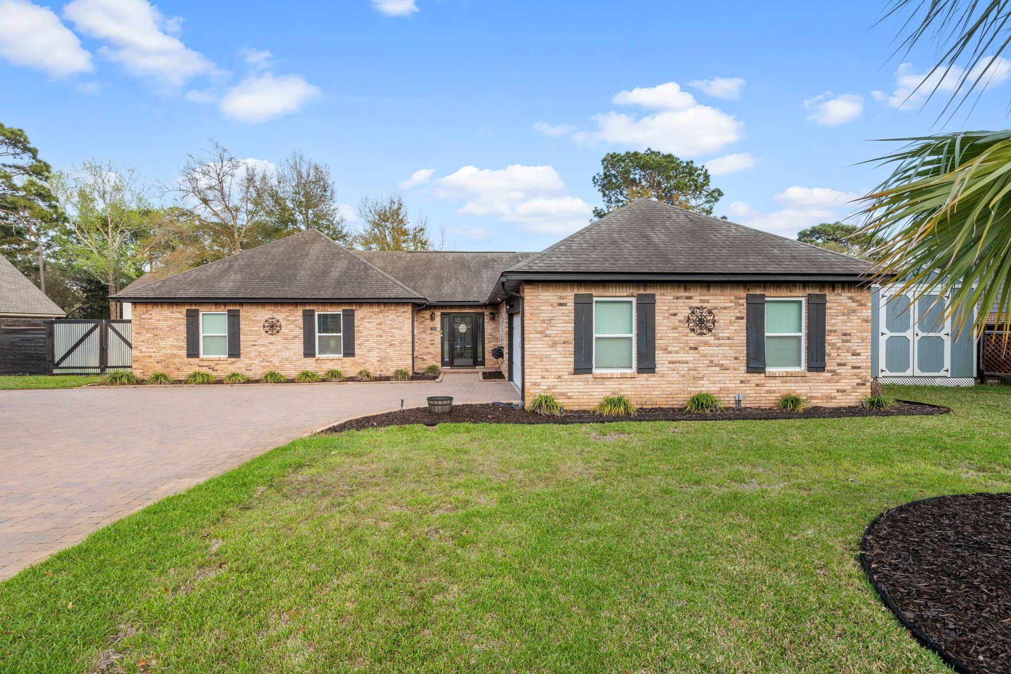 11 Hampton Circle Niceville, FL 32578 - Photo 2 of 79 a front view of a house with a garden