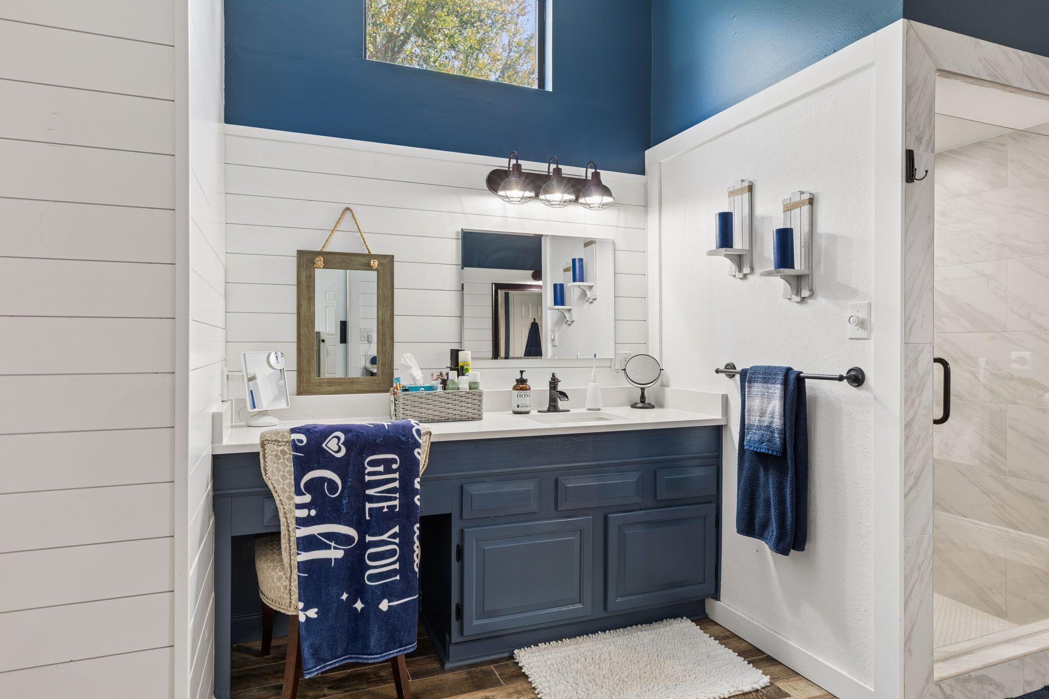 11 Hampton Circle Niceville, FL 32578 - Photo 30 of 79 a bathroom with a sink and a mirror