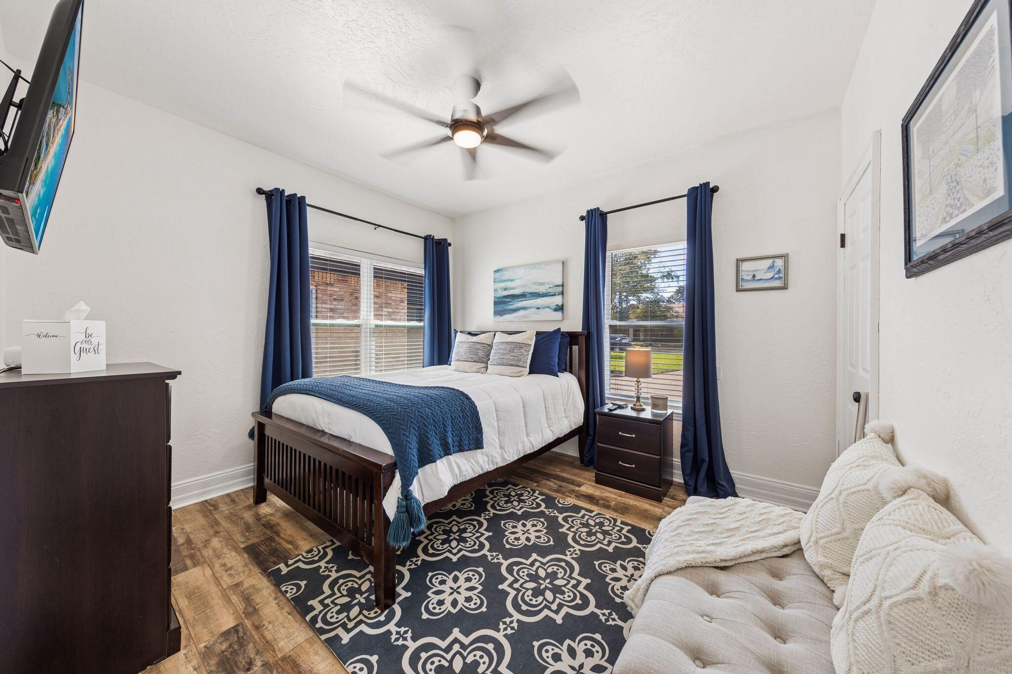 11 Hampton Circle Niceville, FL 32578 - Photo 44 of 79 a bedroom with a large bed and a window