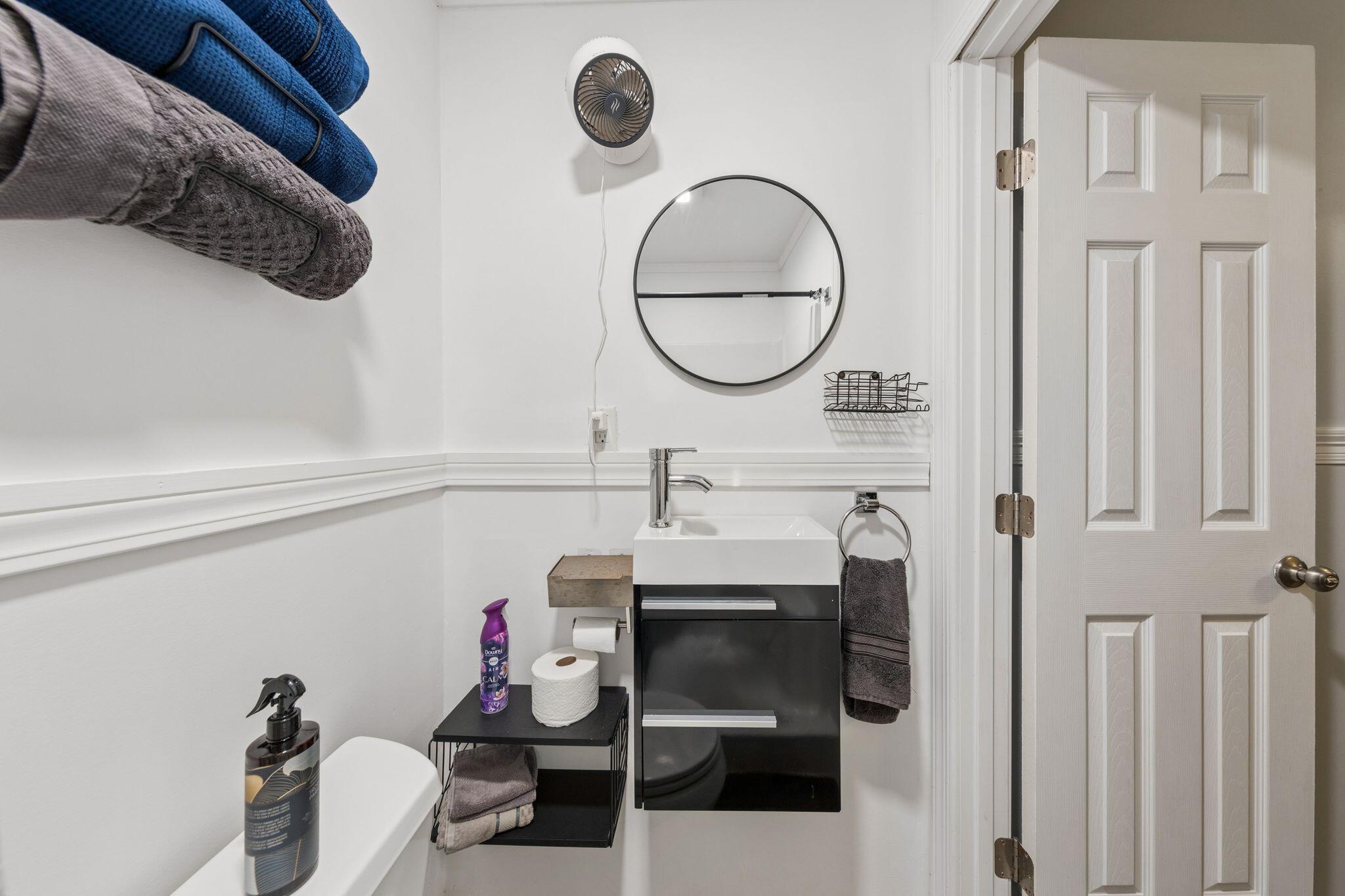 11 Hampton Circle Niceville, FL 32578 - Photo 56 of 79 a bathroom with a sink mirror and toilet