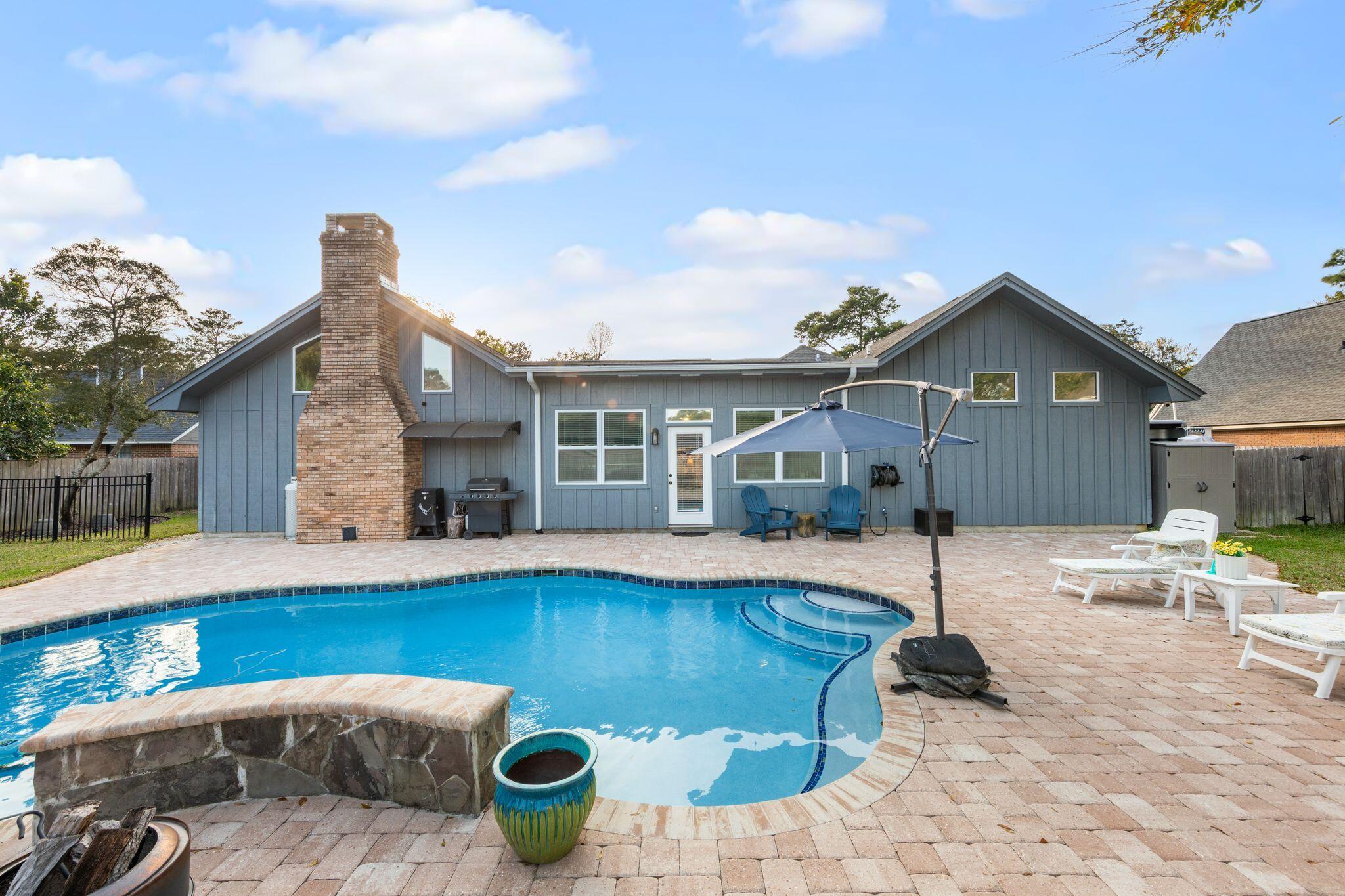 11 Hampton Circle Niceville, FL 32578 - Photo 6 of 79 a front view of a house with garden