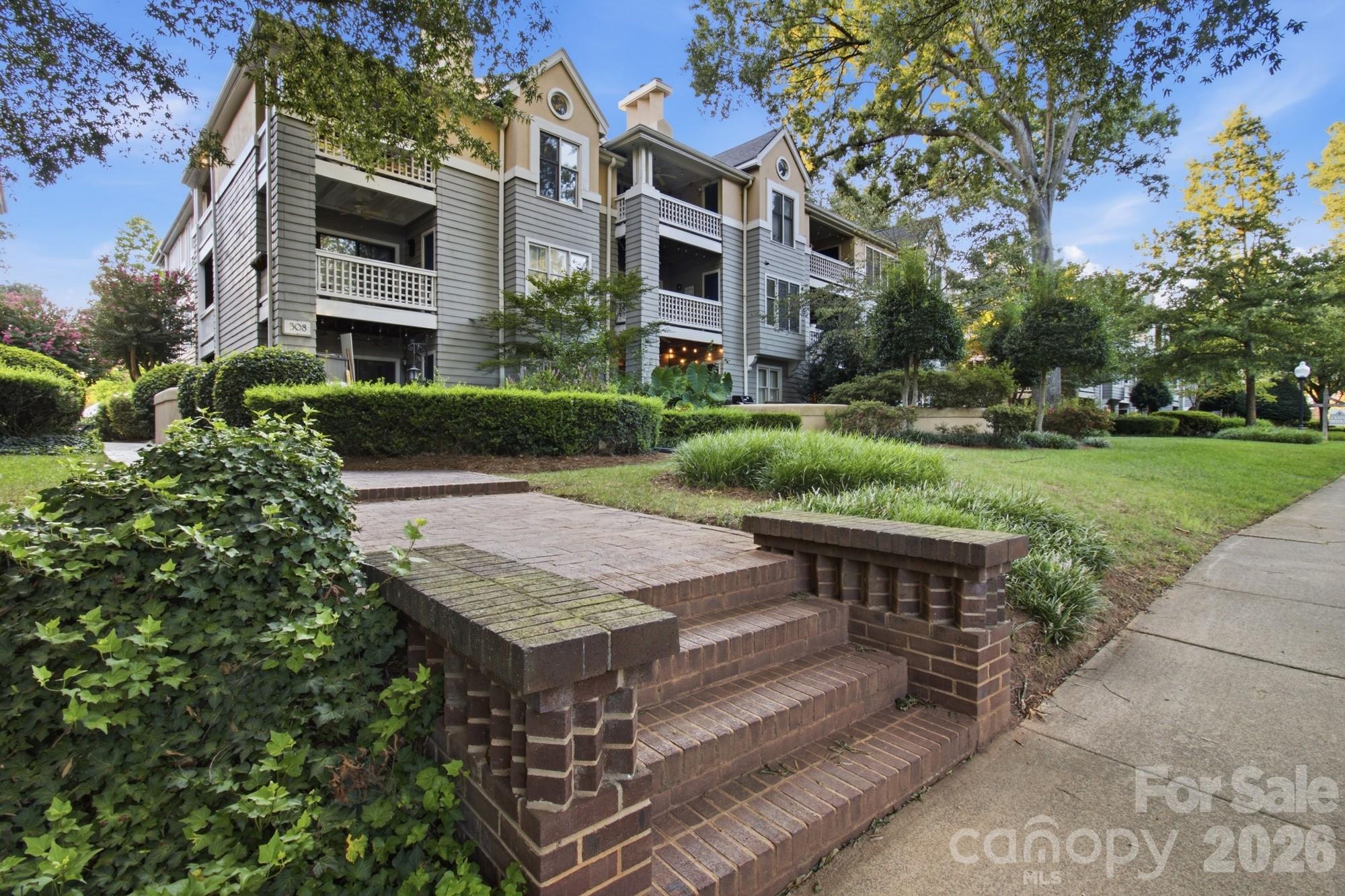 308 Queens Road, Unit 32 Charlotte, NC 28204 - Photo 26 of 36 Gallery Image 26