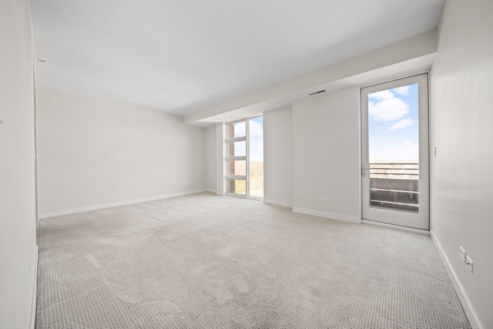 1905 South Wolf Road, Unit 605 Hillside, IL 60162 - Photo 16 of 31 an empty room with windows