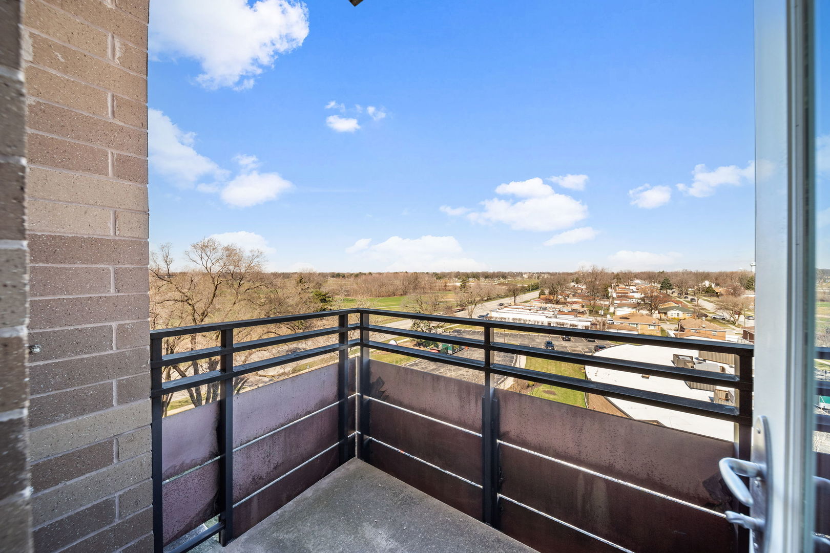 1905 South Wolf Road, Unit 605 Hillside, IL 60162 - Photo 22 of 31 a view of outdoor space with city view