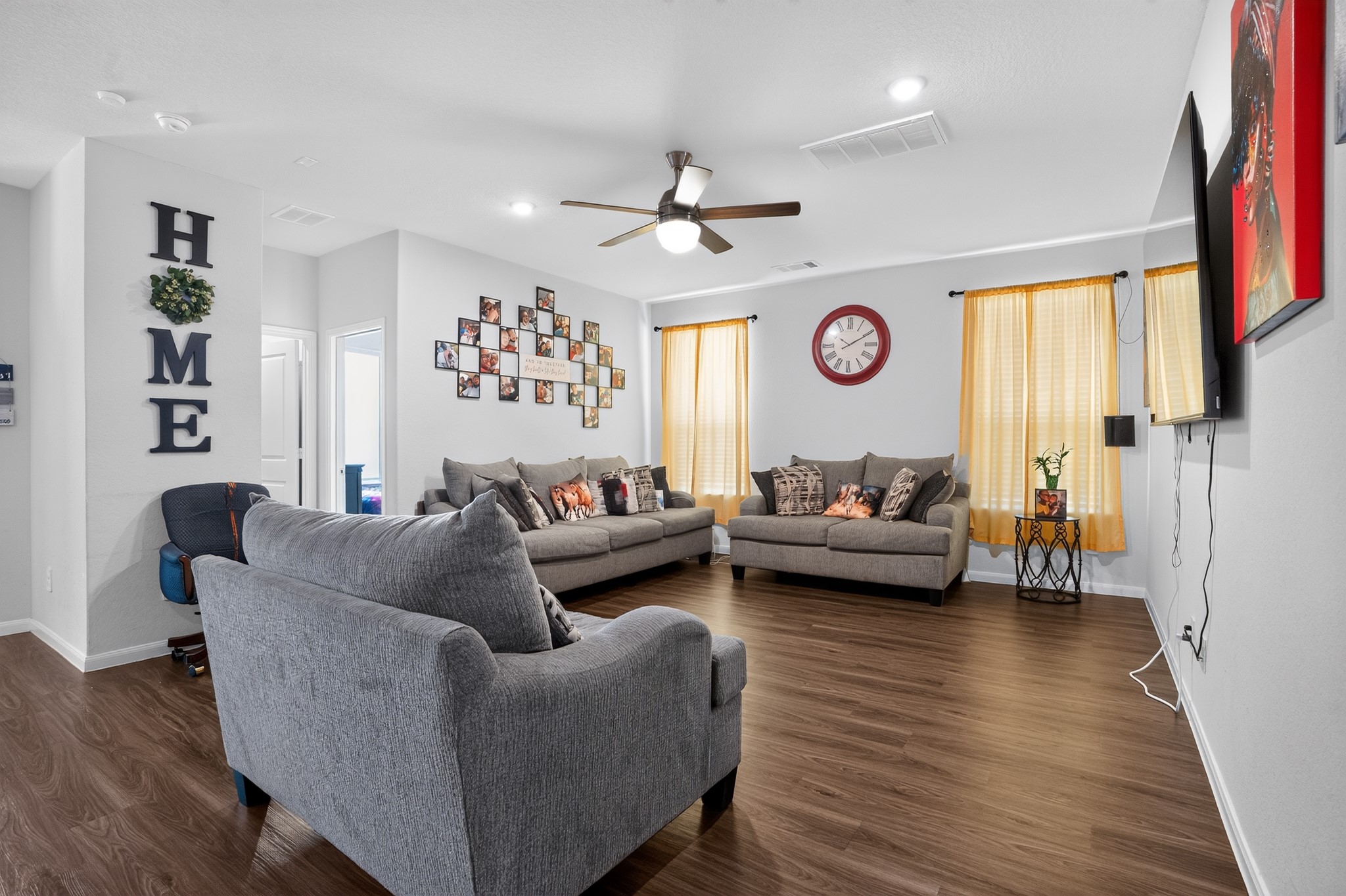 23610 Fallen Cone St Spring Spring, TX 77373 - Photo 3 of 16 Living Room From The Front Door Entrance