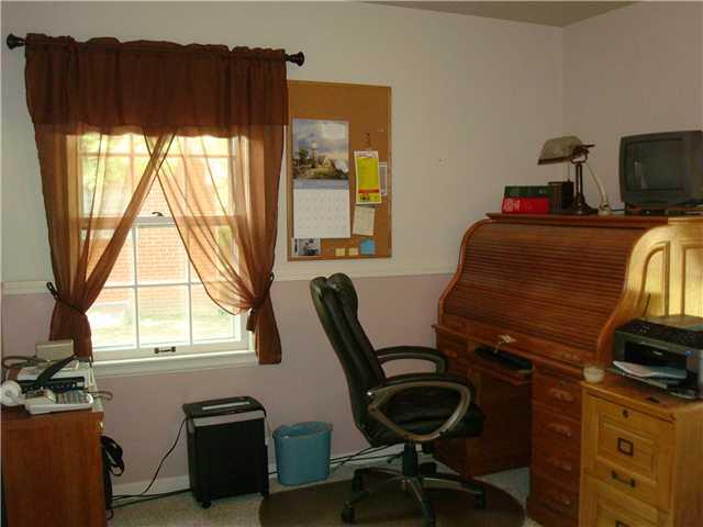 115 Burbank Road Indianapolis, IN 46219 - Photo 13 of 21 Gallery Image 13