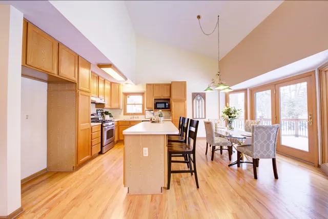 $593,499 | 825 Brookside Drive, Ann Arbor, MI 48105