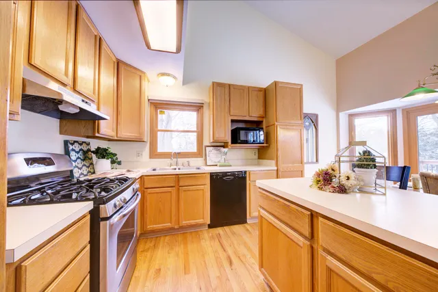 $593,499 | 825 Brookside Drive, Ann Arbor, MI 48105