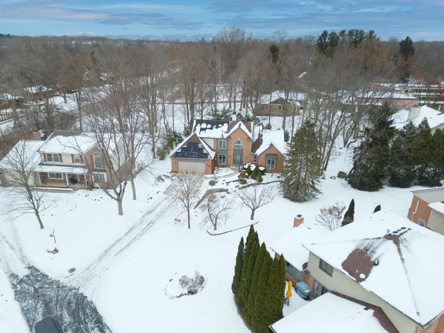 $593,499 | 825 Brookside Drive, Ann Arbor, MI 48105