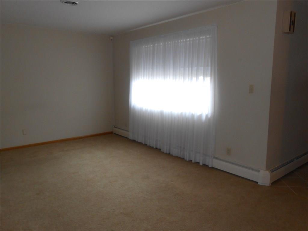 405 Meridian Road Butler, PA 16001 - Photo 5 of 19 Spacious living room
