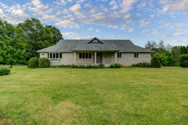 $395,000 | 2205 Meadows Drive, Sterling, IL 61081