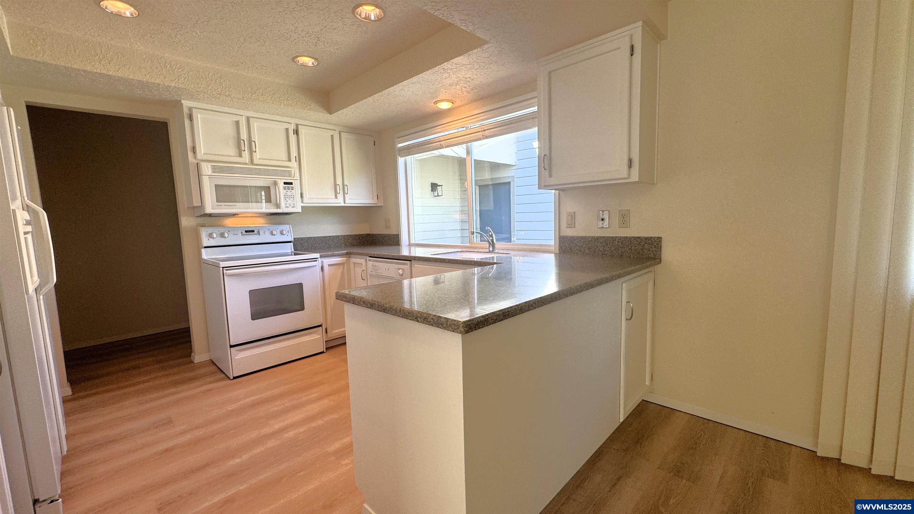 4336 Lone Oak Road Southeast Salem, OR 97302 - Photo 4 of 29 Gallery Image 4