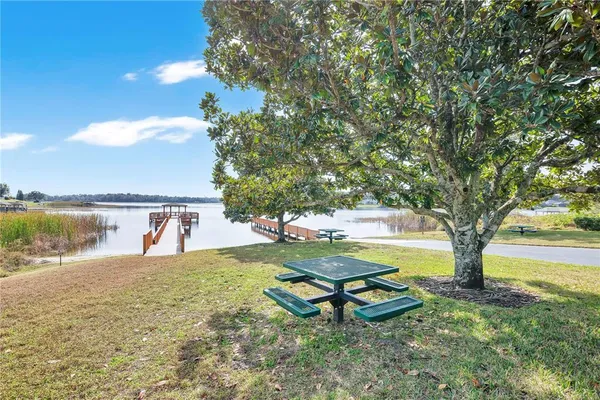 a view of a lake with a backyard