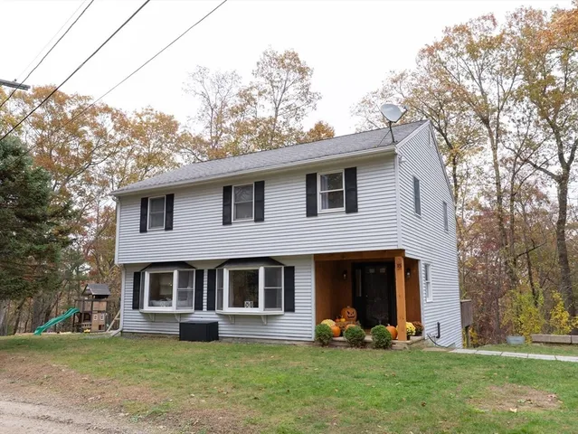 $425,000 | 15 Cherokee Road, Holland, MA 01521