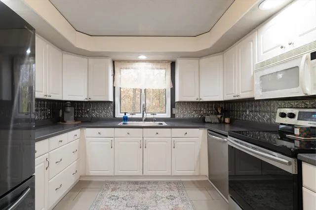 $425,000 | 15 Cherokee Road, Holland, MA 01521