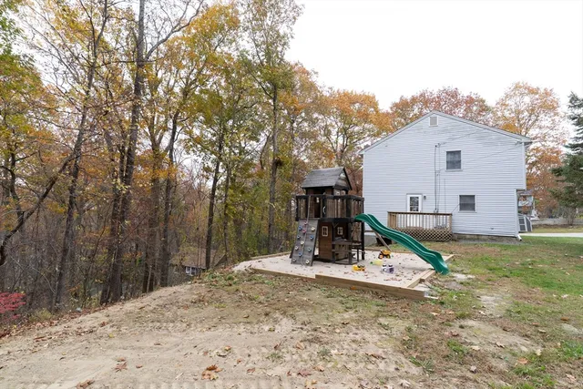 $425,000 | 15 Cherokee Road, Holland, MA 01521