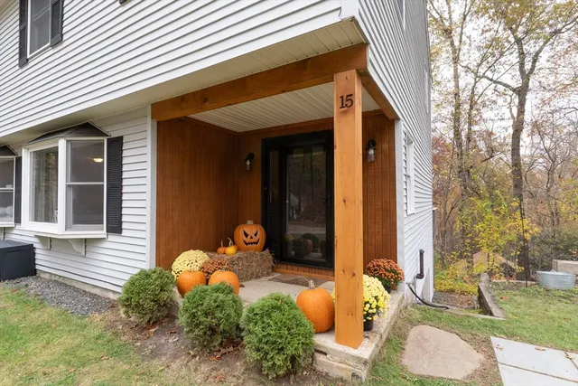 $425,000 | 15 Cherokee Road, Holland, MA 01521