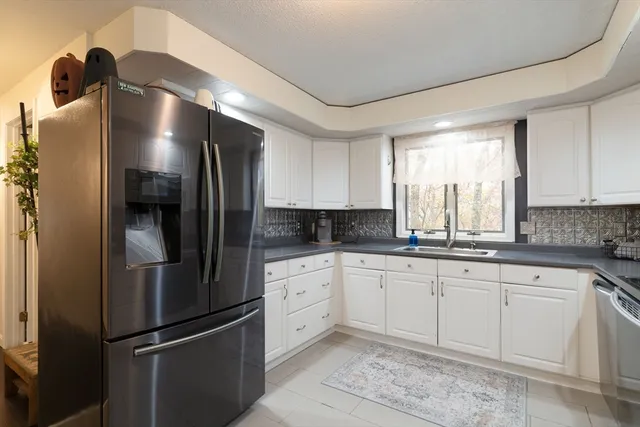 $425,000 | 15 Cherokee Road, Holland, MA 01521