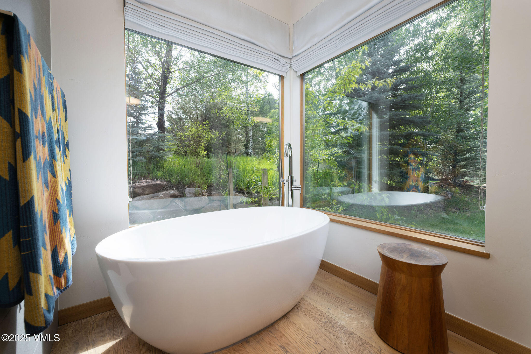 232 Stetson Drive Edwards, CO 81632 - Photo 18 of 25 a large tub sitting in front of a window