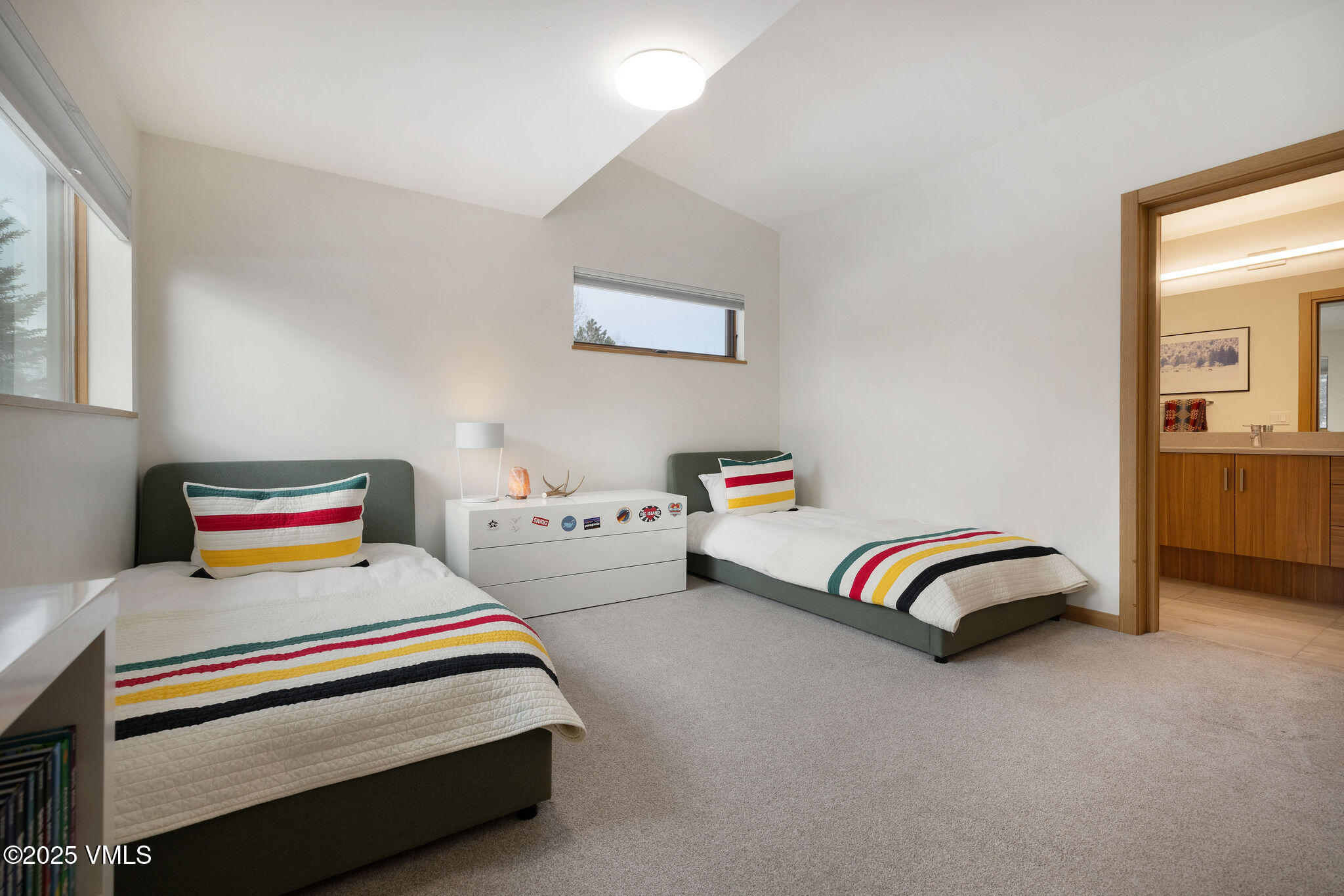 232 Stetson Drive Edwards, CO 81632 - Photo 22 of 25 a bedroom with a bed and dresser