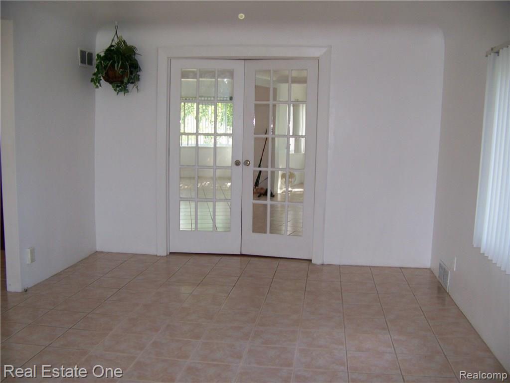 2875 Grant Road Rochester, MI 48309 - Photo 6 of 25 GRANT 6.JPG