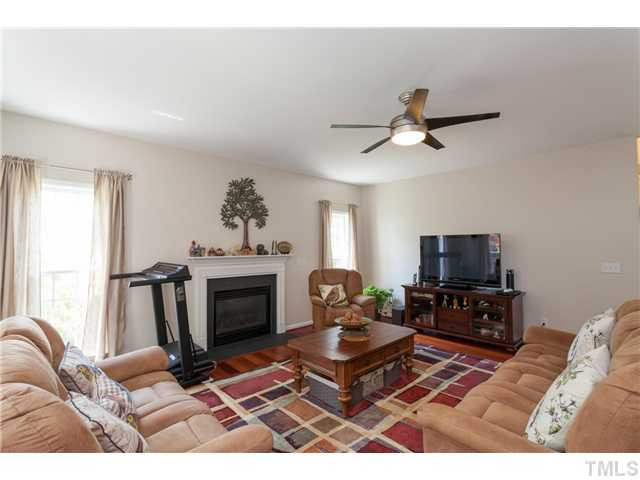 104 Sturdivant Road Durham, NC 27705 - Photo 8 of 24 Den/Family/Great Room