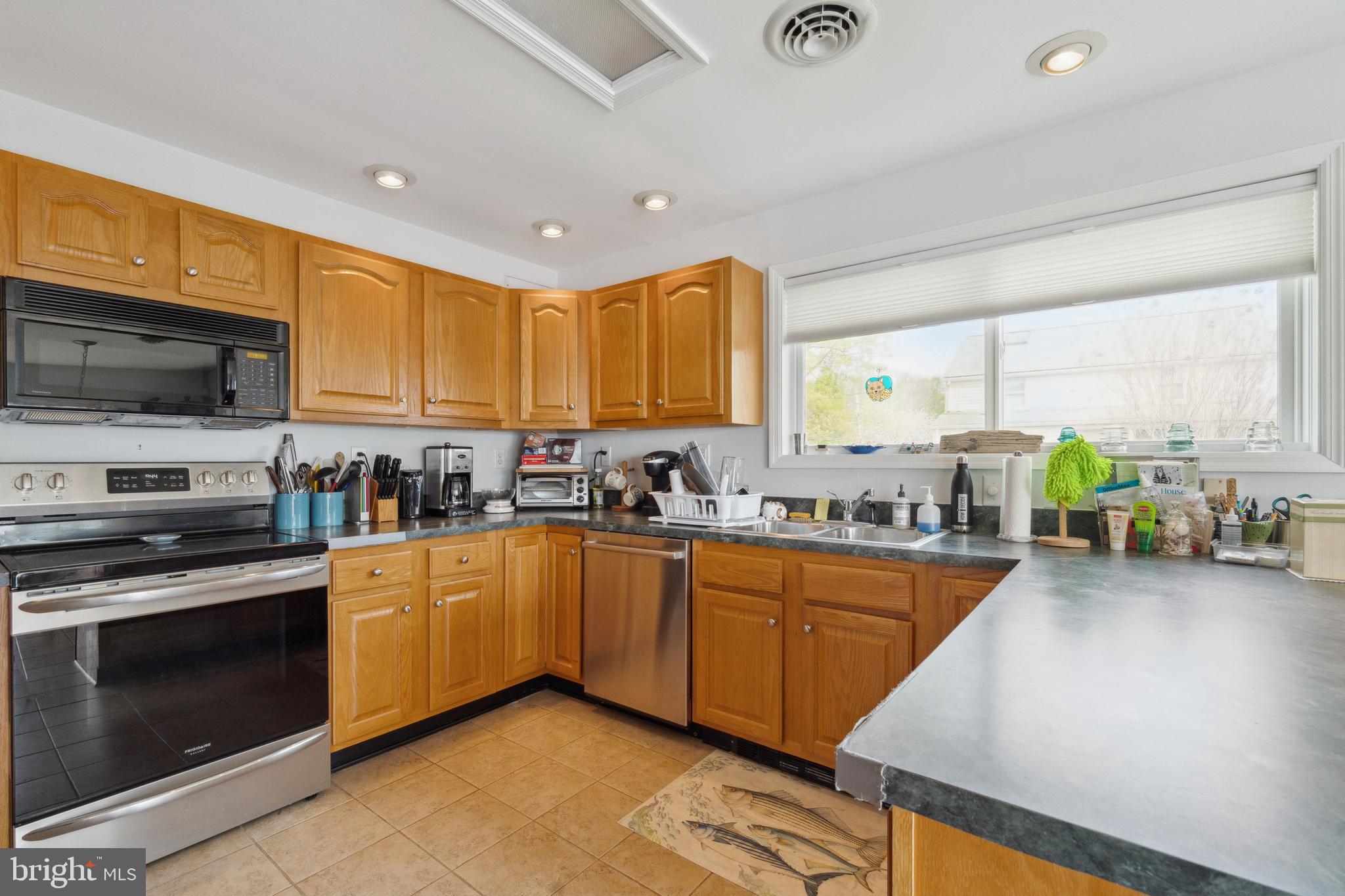 32 Laurel Road Perryville, MD 21903 - Photo 17 of 33 Kitchen with stainless steel appliances