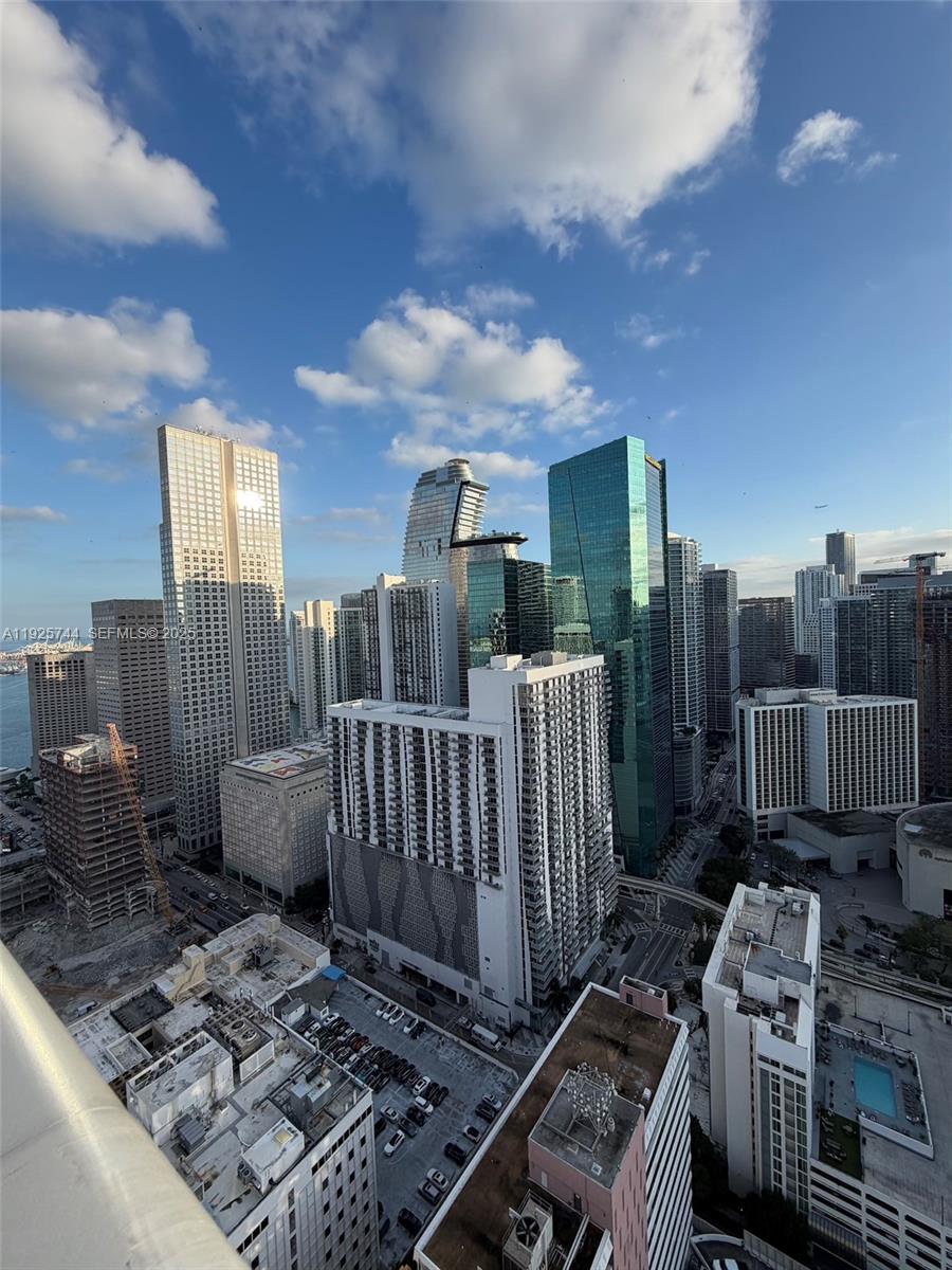 151 Southeast 1st Street, Unit 1004 Miami, FL 33131 - Photo 20 of 28