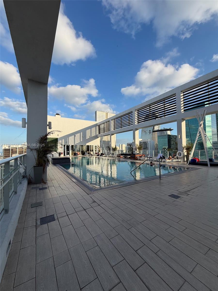 151 Southeast 1st Street, Unit 1004 Miami, FL 33131 - Photo 3 of 28