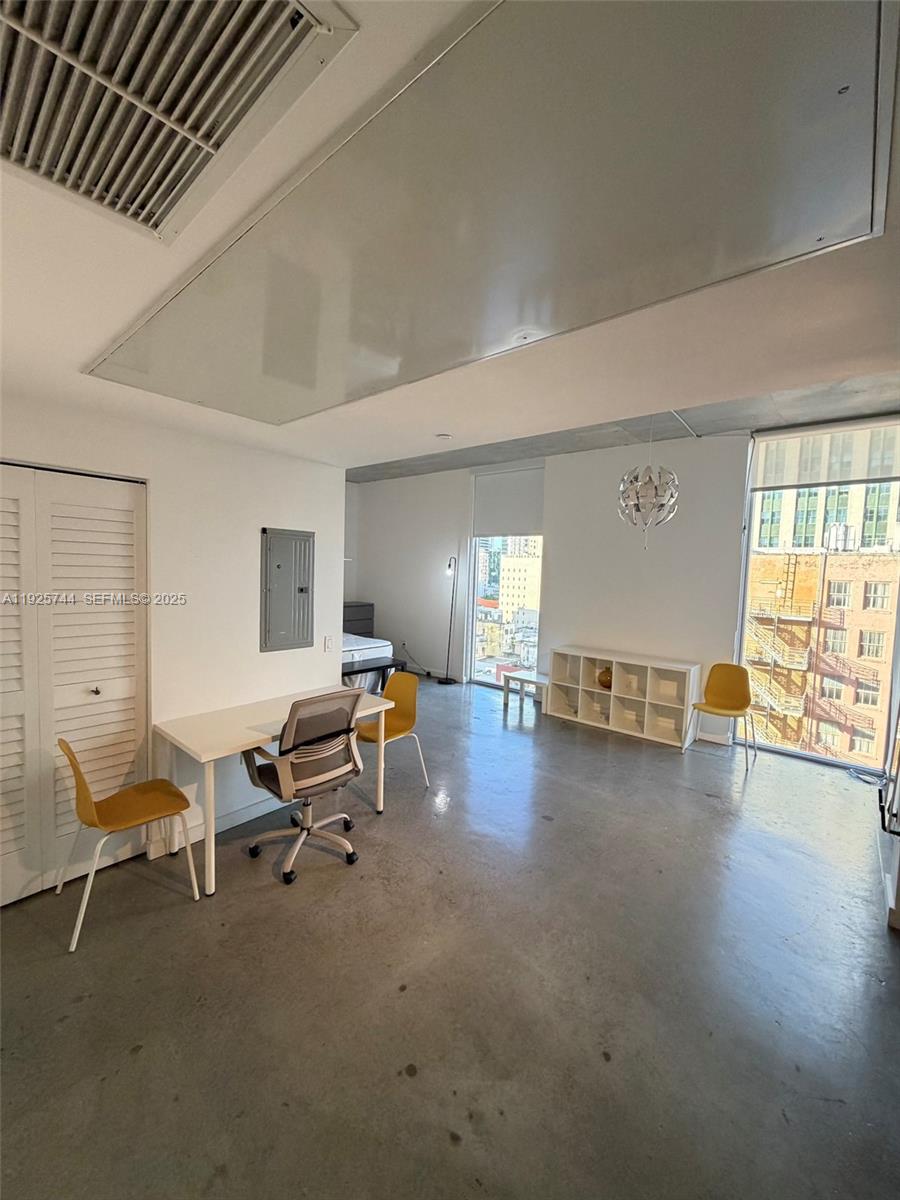 151 Southeast 1st Street, Unit 1004 Miami, FL 33131 - Photo 8 of 28