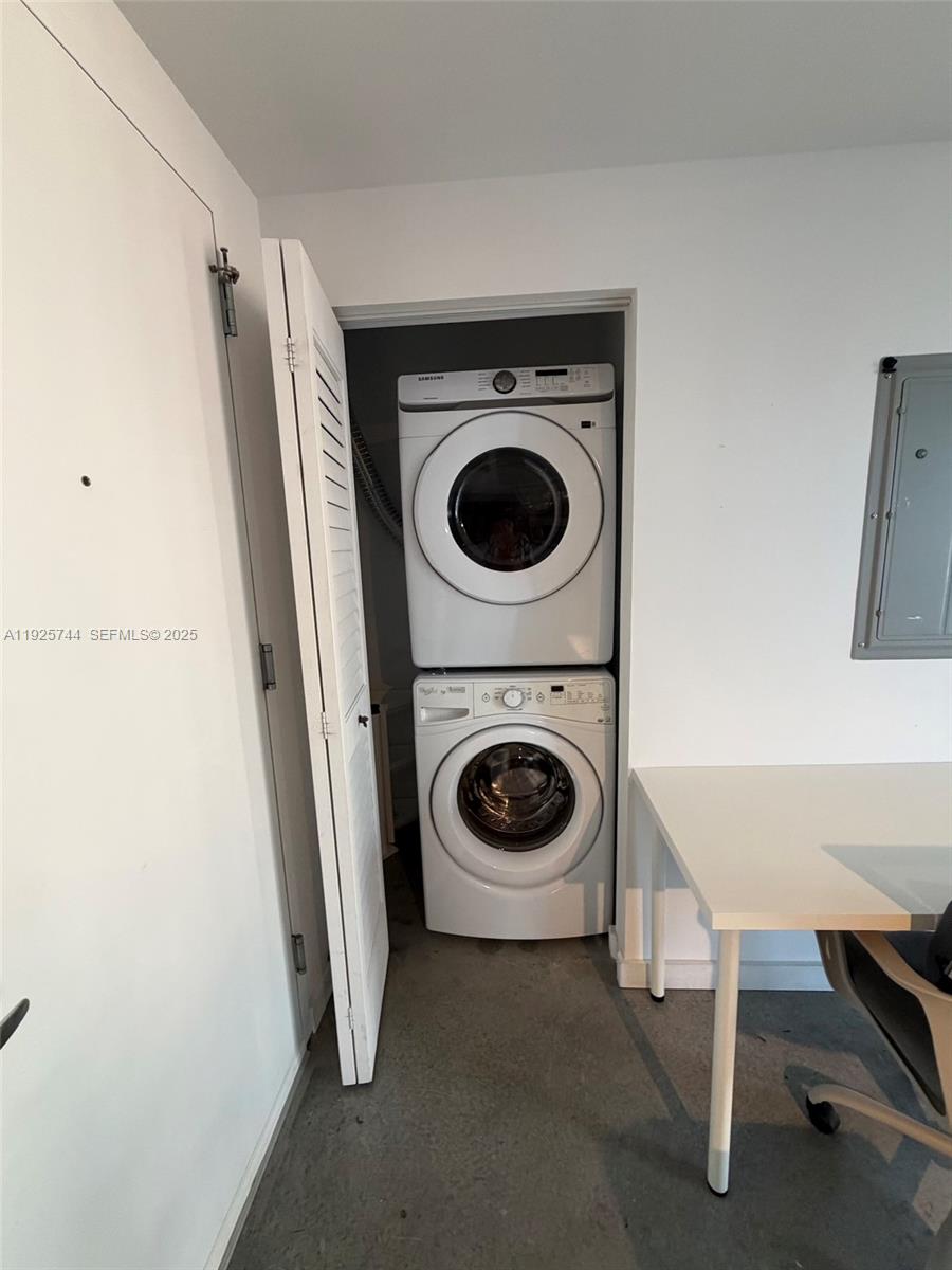 151 Southeast 1st Street, Unit 1004 Miami, FL 33131 - Photo 9 of 28