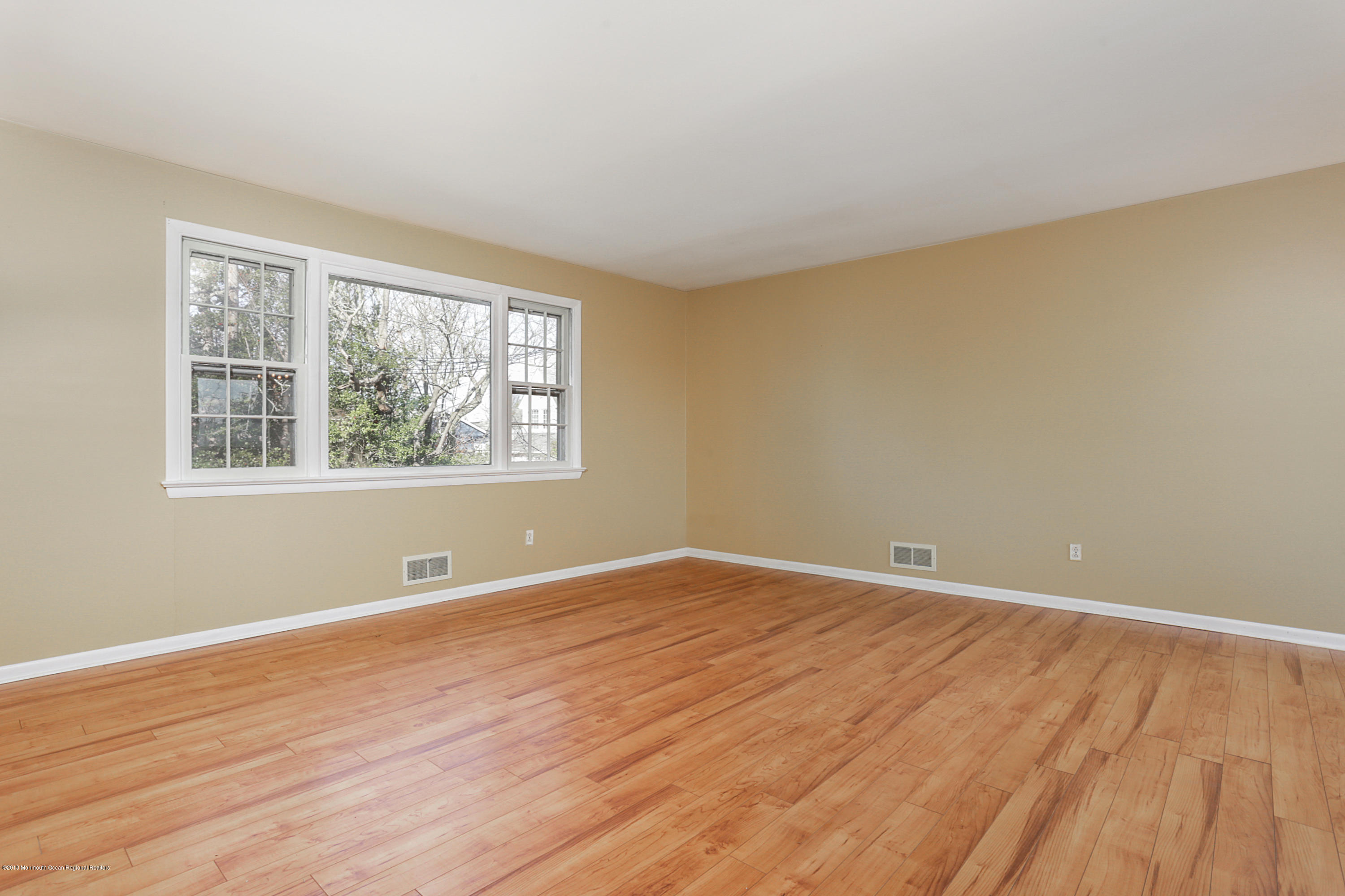 8 Ripley Lane Belmar, NJ 07719 - Photo 5 of 23 IMG_9635