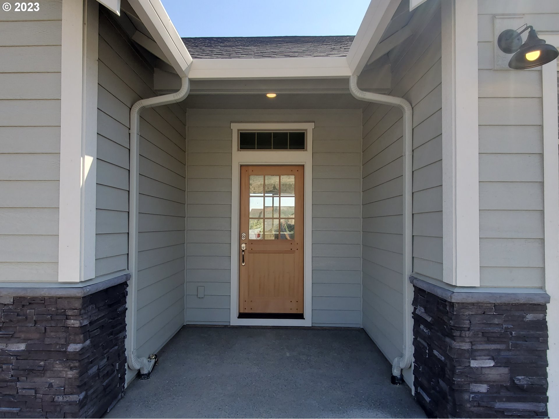 1435 Fish Tail Road Maupin, OR 97037 - Photo 2 of 31 a view of entryway with a front door