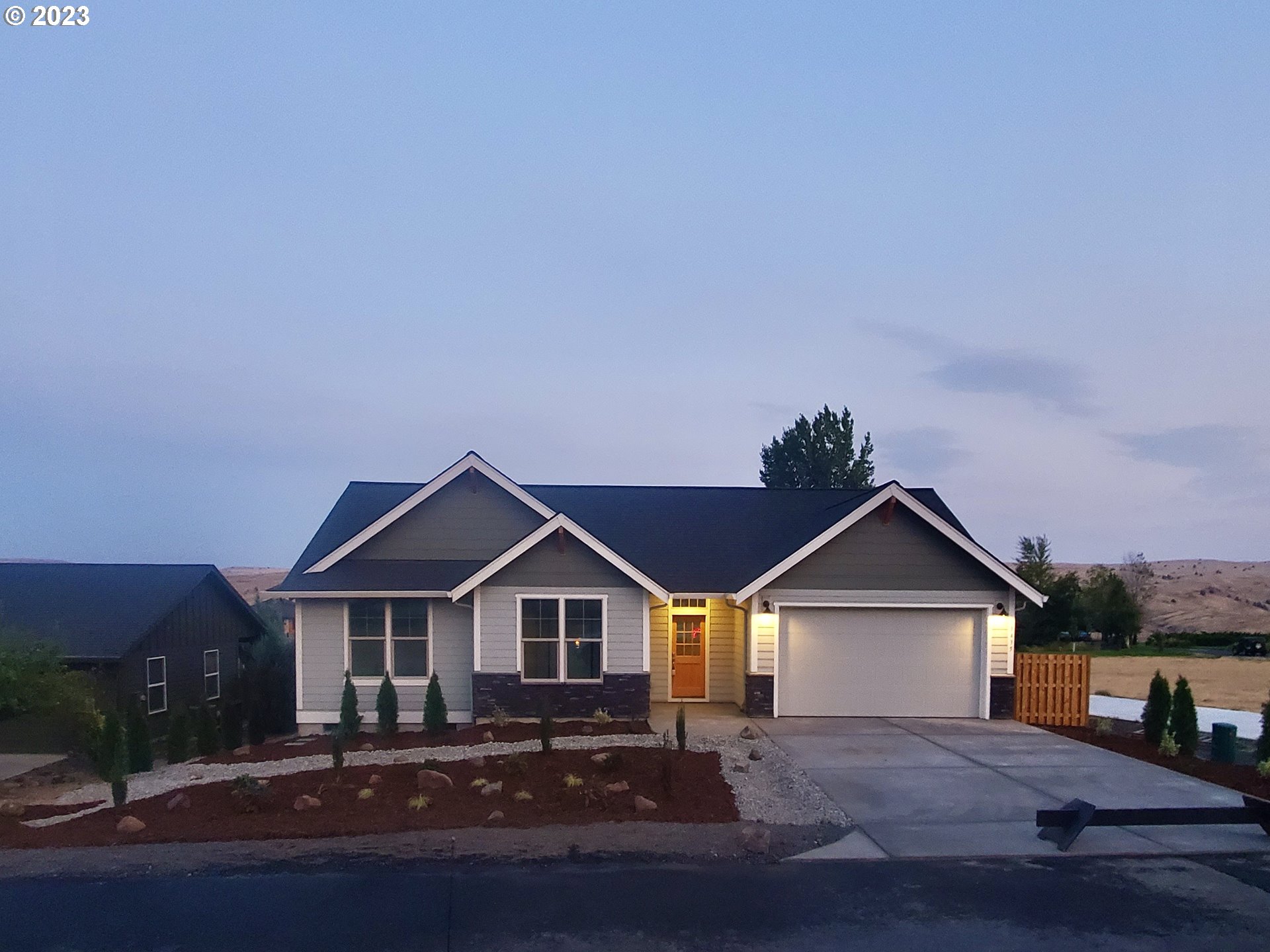 1435 Fish Tail Road Maupin, OR 97037 - Photo 22 of 31 a front view of a house with yard