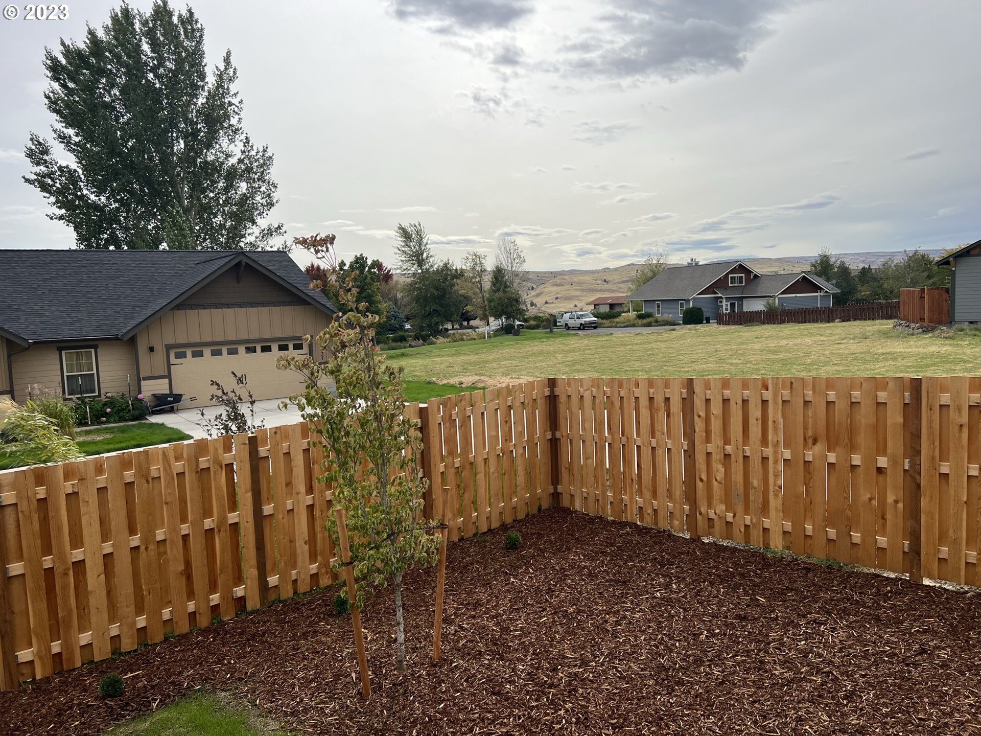 1435 Fish Tail Road Maupin, OR 97037 - Photo 29 of 31 a view of a garden with wooden fence