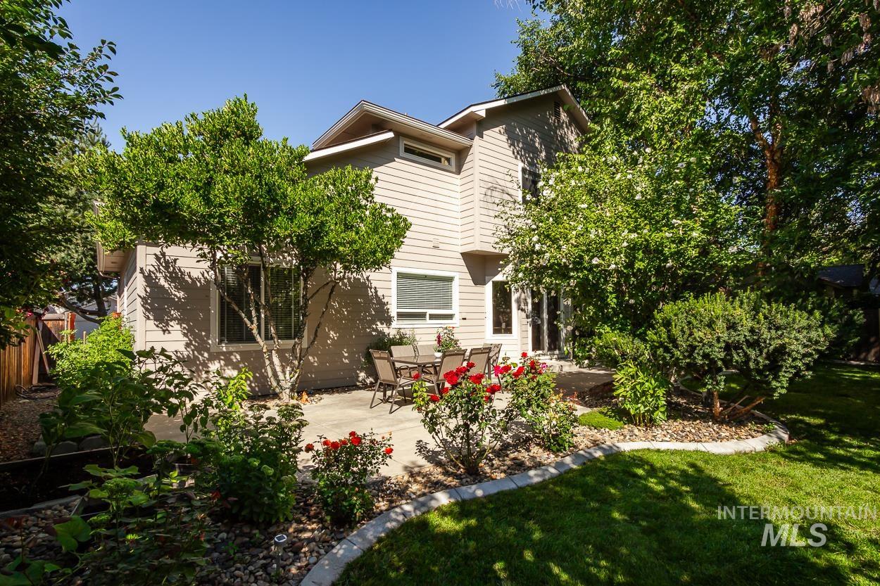 5674 North Heathrow Way Boise, ID 83713 - Photo 35 of 41 Expansive rear patio featuring a concrete surface and direct access to the interior