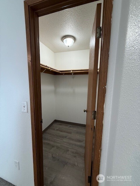 1913 Coolidge Road Aberdeen, WA 98520 - Photo 11 of 18 an empty room with wooden floor and mirror