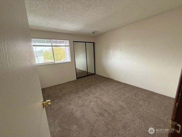 1913 Coolidge Road Aberdeen, WA 98520 - Photo 12 of 18 an empty room with windows