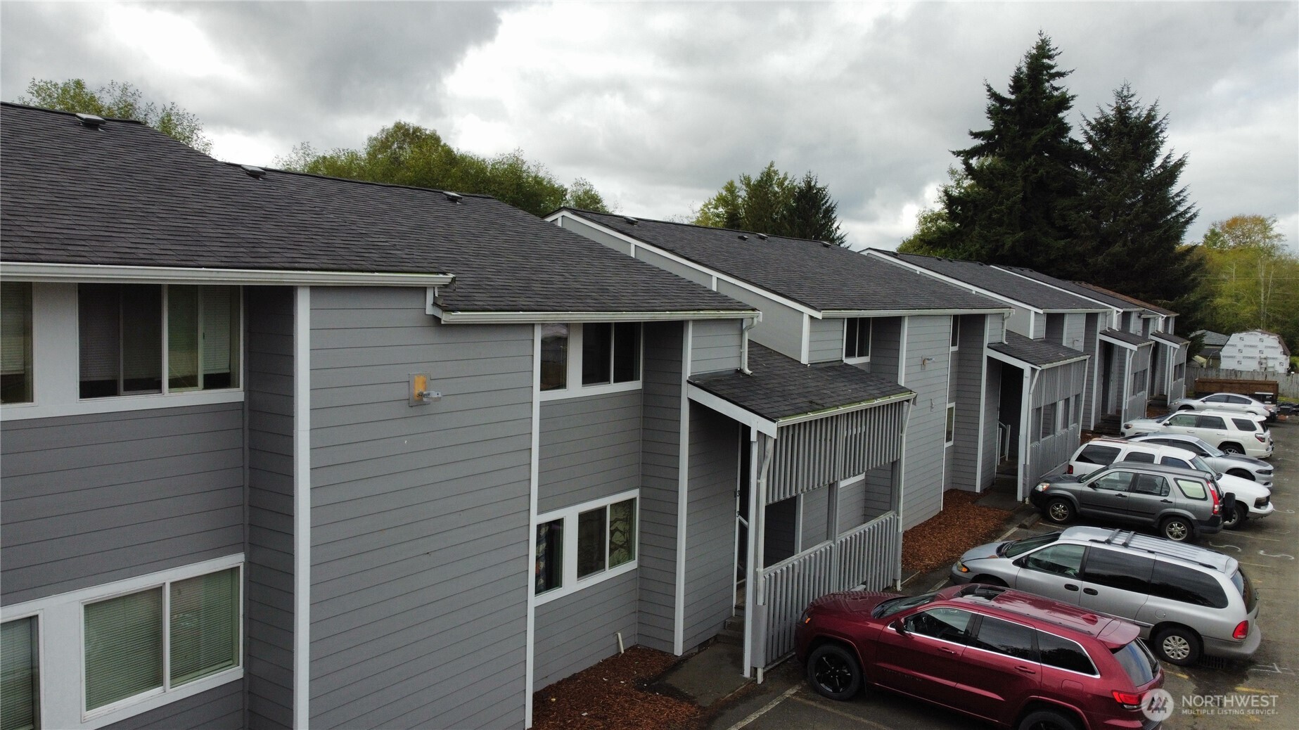 1913 Coolidge Road Aberdeen, WA 98520 - Photo 4 of 18 a car parked in front of a white house